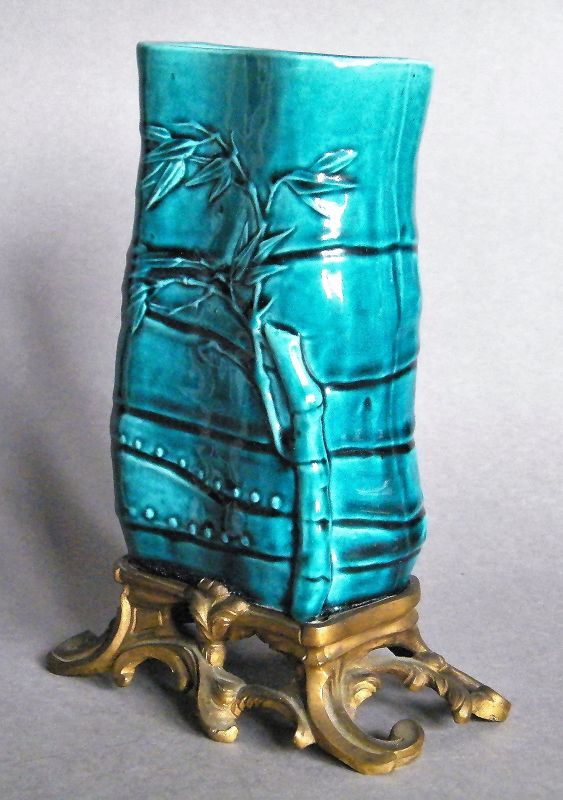 Fine Turquoise Glazed Chinese Porcelain Brush Pot, circa 1700-1730
