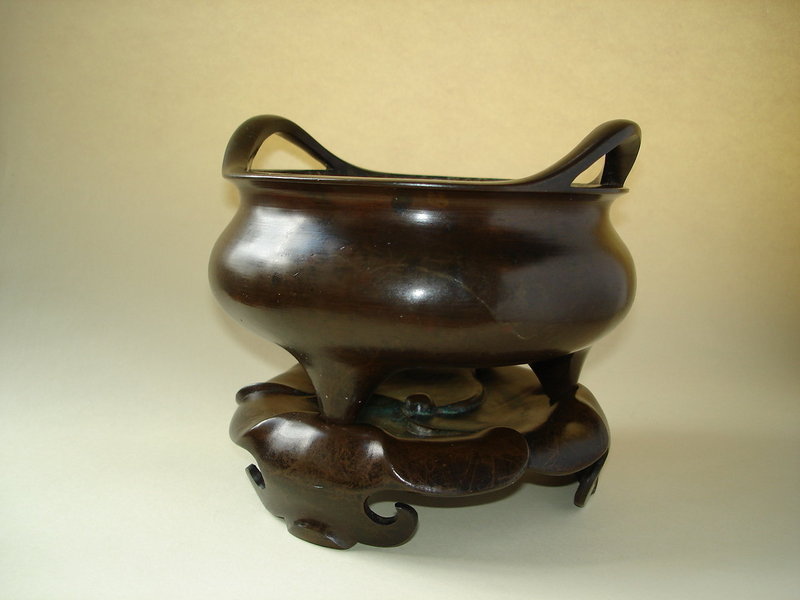 Fine 17th Century  Bronze Chinese Censer and Stand