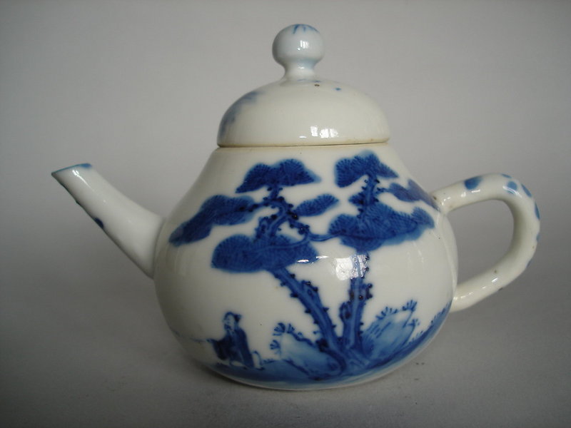 Small Transitional Style Blue and White Teapot - Kangxi