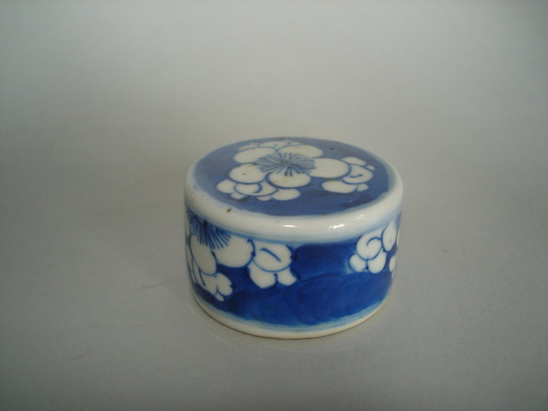 Kangxi style Prunus Pattern Jar - early 20th Century