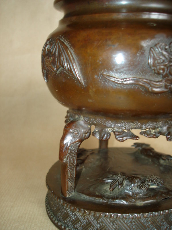 Pair of Japanese Bronze Censers and Covers - Meiji