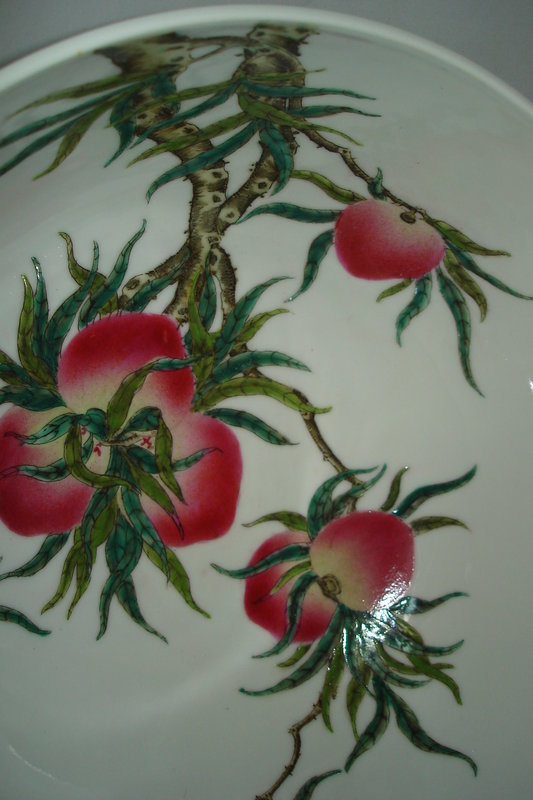 Large Famille Rose &quot;Peach&quot; Bowl - Qianlong Yu Zhi Mark