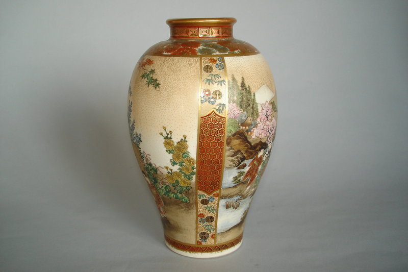 Fine Japanese Satsuma Earthenware Vase - Meiji - 15.5cm