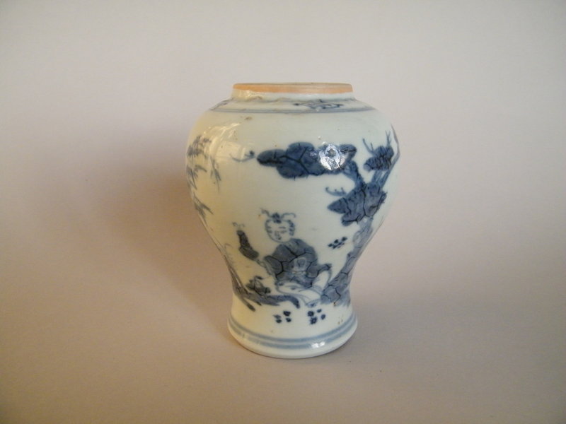 Small 16th/17th Century Ming Dynasty Blue & White Vase