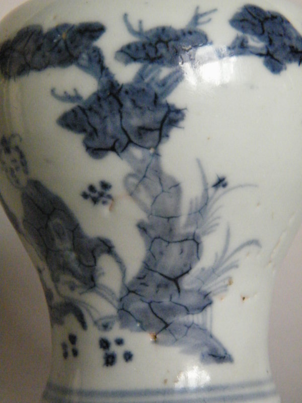 Small 16th/17th Century Ming Dynasty Blue &amp; White Vase