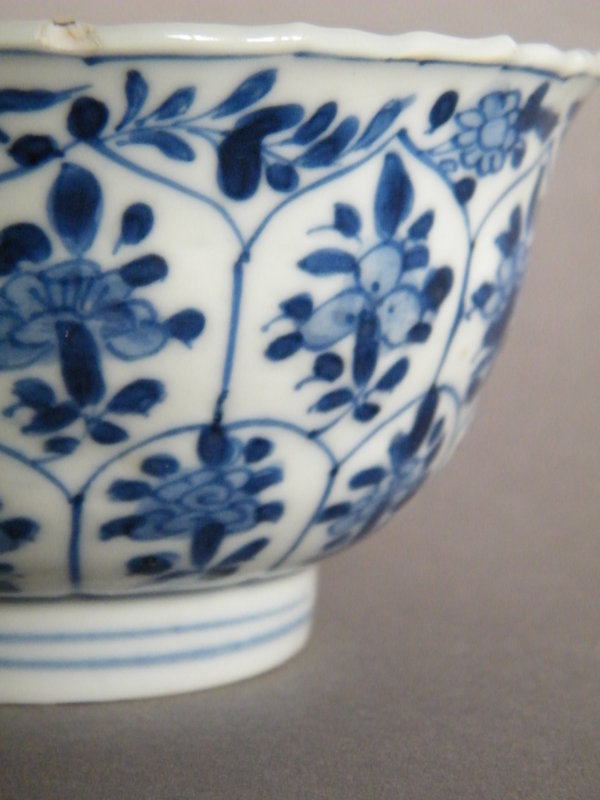 Early 18th Century Blue White Moulded Bowl - Kangxi