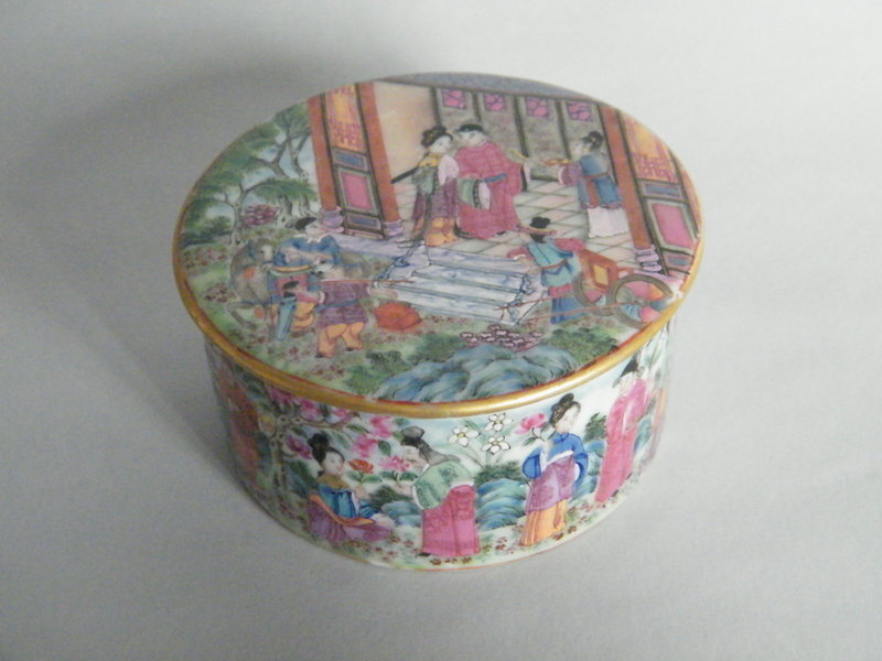 Fine Early 19 Century Chinese Famille Rose Box & Cover