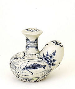 Old Vietnam Export Blue & White Kendi Vase