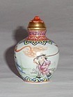 A Famille-Rose Porcelain Snuff-Bottle/Qing Emperor Qianlong Mark