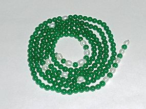 An Exquisite Green Jade/Pearl Bead Necklace