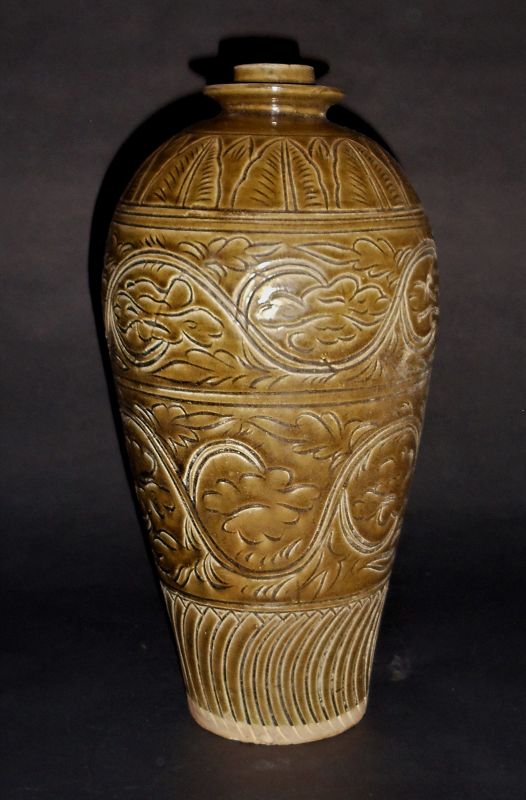 A Rare and Imposing Song Dynasty Yaozhouyao Meiping Vase