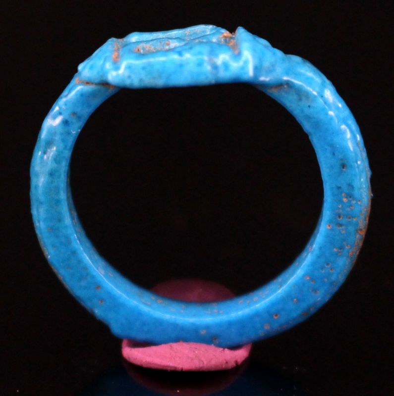 Ancient Egyptian Amarna blue Faience Ring with snake 2,0 cm.