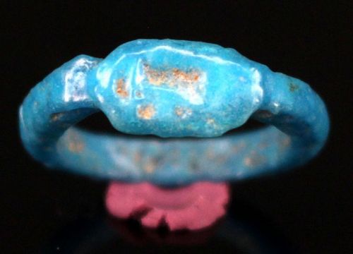 Ancient Egyptian Amarna blue Faience Ring 1,7 cm.