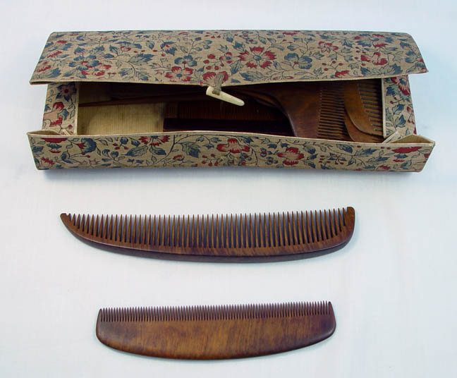 Antique Tsuge Hair Comb Set in Sarasa Pouch