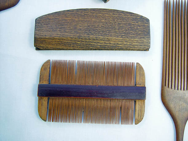 Antique Tsuge Hair Comb Set in Sarasa Pouch