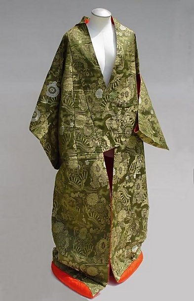 Elegant Antique Japanese Wedding Kimono Uchikake Gown