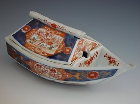 Antique Japanese Imari Boat Shape Covered Dish