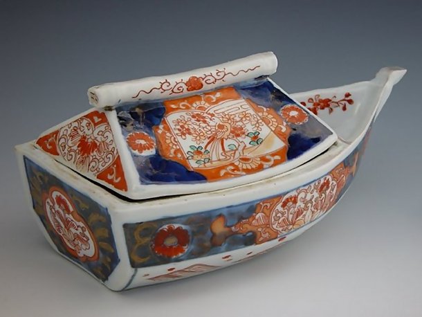 Antique Japanese Imari Boat Shape Covered Dish