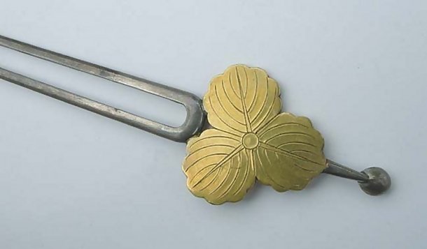 Japanese Antique Silver Kanzashi Hairpin: Family Crest