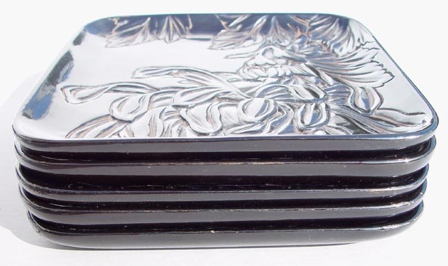 Japanese Urushi Lacquer Plates with Chrysanthemums