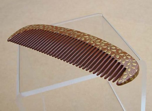 Old Japanese Kanzashi Comb: Wisteria Makie on Lacquer