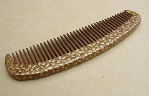 Old Japanese Kanzashi Comb: Wisteria Makie on Lacquer