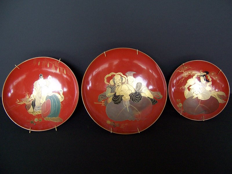 A Good Set of Ceremonial Lacquer Sake Bowls, Showa