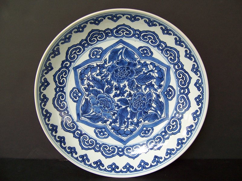 Very Fine Late Shunzhi / Early Kangxi Charger 1645-65