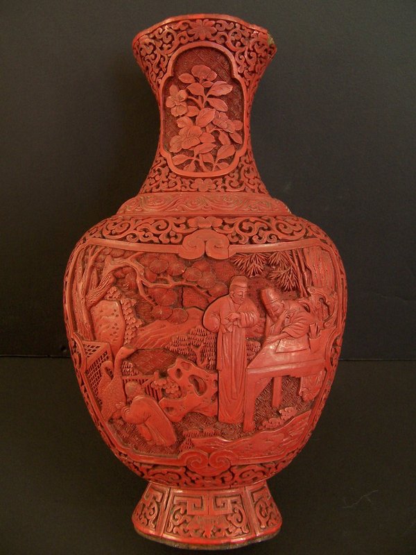 Very Fine Cinnabar Lacquer Vase, Late 18th / Early 19th