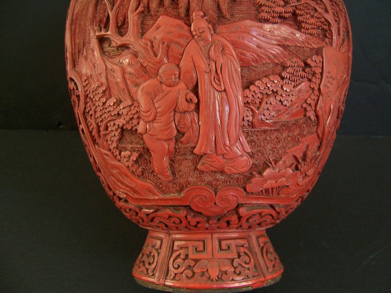 Very Fine Cinnabar Lacquer Vase, Late 18th / Early 19th