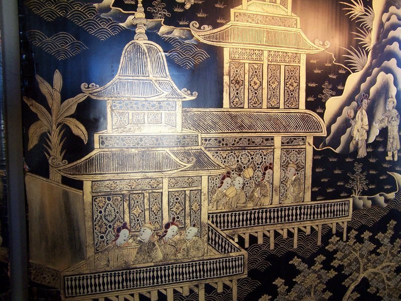 An Eight-Panel Gilt Lacquer Export Screen, 19th century