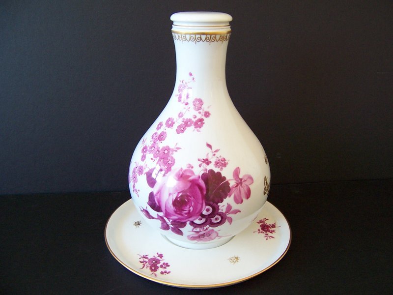 A  Fine 19th Century Meissen Lidded Globular Vessel