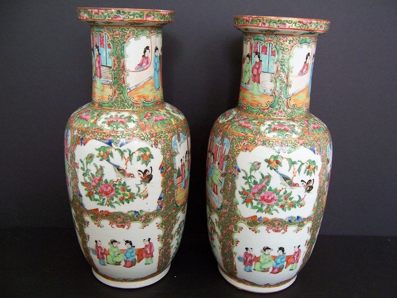 Very Fine Rose Medallion Vases, 19th Century