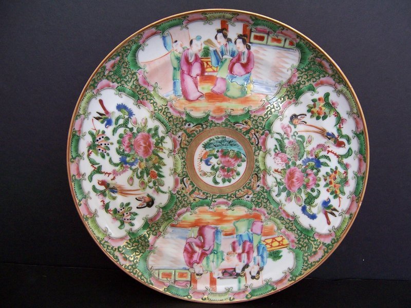 A High Quality Rose Medallion Plate, 19th Century