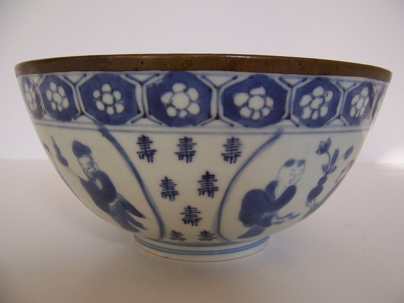 Rare Japanese Edo Bowl (1700-1730) in Chinese Style