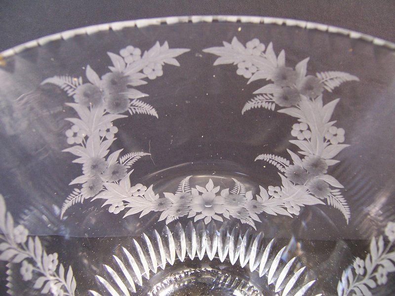 A Fine Itaglio Cut Crystal Vessel, Fin de Siecle