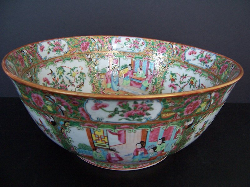 A Very Fine Rose Medallion Punchbowl, Mid-Late 19th