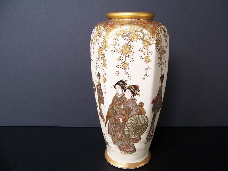 A Superb Satsuma Vase, Meiji Period (1868-1912)