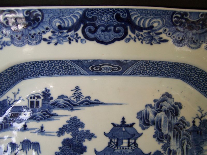 An Unusually Fine Qianlong (1736-1795) Tureen Base