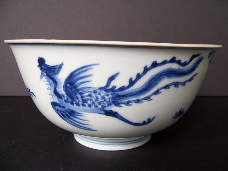 A Very Fine Kangxi Period (1662-1722) Phoenix Bowl