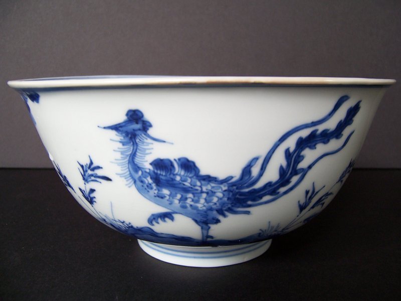 A Very Fine Kangxi Period (1662-1722) Phoenix Bowl