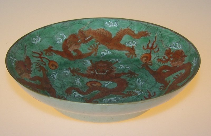 Imperial &quot;dragon&quot; dish, Jiaqing ( 1796 - 1820 )