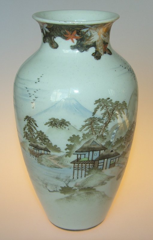 Fine decorated vase, Japanese