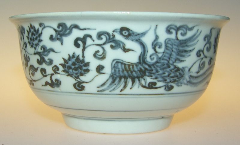 Early Ming cup. Excellent painting, around year 1400 - 1450