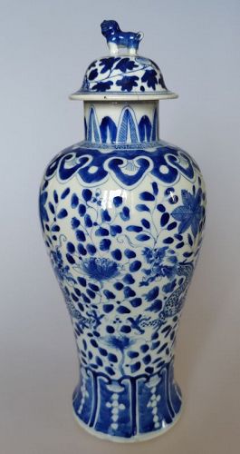 Dragon vase, Kangxi mark, but Guangxu period ( 1875 - 1908 )