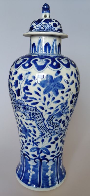 Dragon vase, Kangxi mark, but Guangxu period ( 1875 - 1908 )