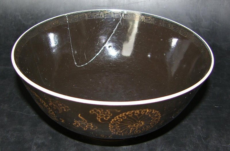 Black porcelain bowl, Kangxi (1662 - 1722)