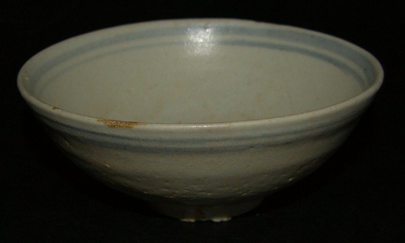 Bowl in under glaze blue, 14th century