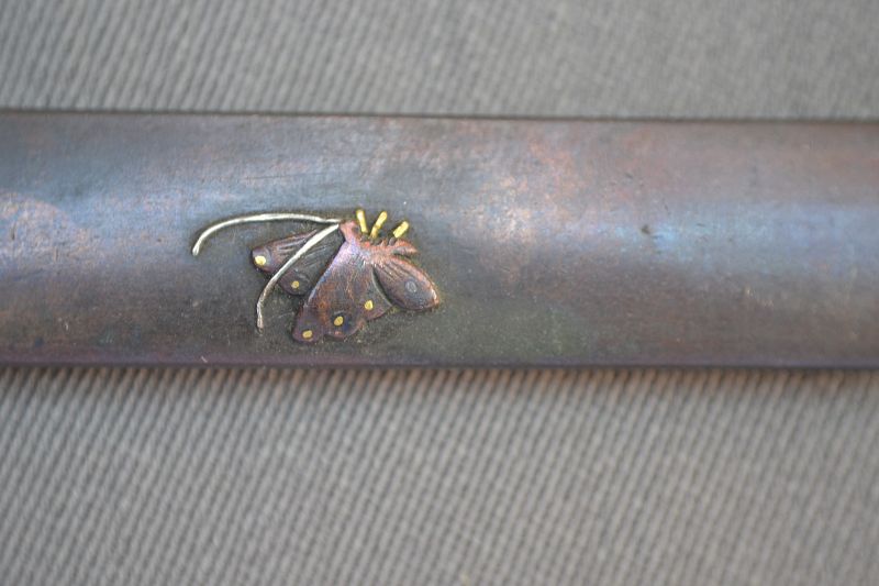 Kozuka in sentoku inlaid with buterflies in gold and silver