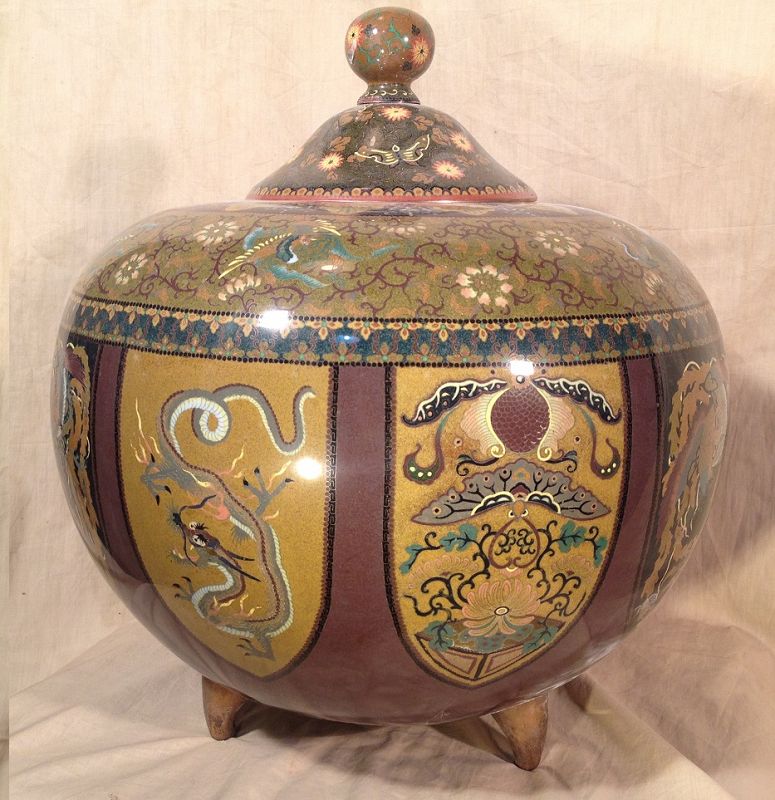 Large pot covered in cloisonné enamel Japan Meiji.